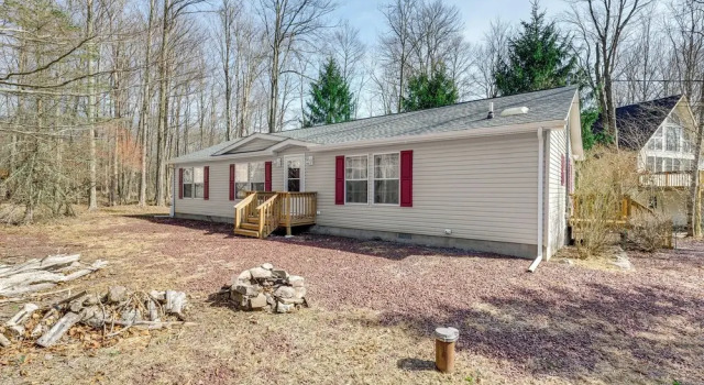 Family Home in Arrowhead Lake w/ Fire Pit!
