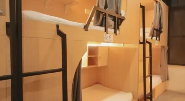 Кровать в общем номере (женский номер) Shanghai Dream Home Hostel (Fudan Pediatric Hospital Lianhua Road Subway Station)
