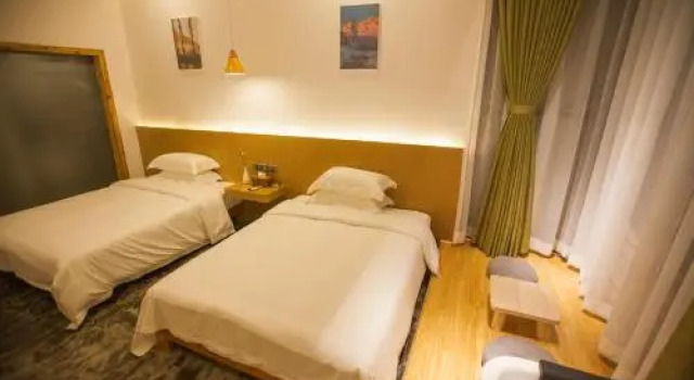 One Artisitic Guesthouse No. 3, Забронировать Отель Чжанцзяцзе Хунань