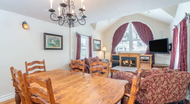 Hruza Hideout by Avantstay Walkable Location + Free Ski Shuttle, Mountain View