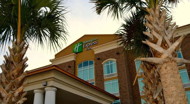 Holiday Inn Express & Suites Charleston Arpt-Conv Ctr Area
