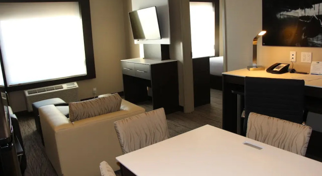 Двухместный люкс Holiday Inn Express & Suites Cold Lake by IHG