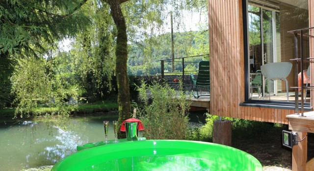 La Cabane du Pont de l'Ignon SPA hebergement atypique tout confort en Bourgogne, Book Ferieresort Resorthoteller i Moloy, Ferieresort