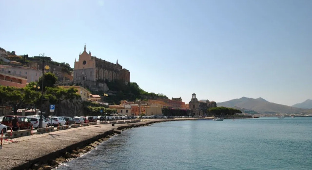 Коттедж с 2 комнатами с видом на город Belvedere Home With sea View on the Gulf of Gaeta