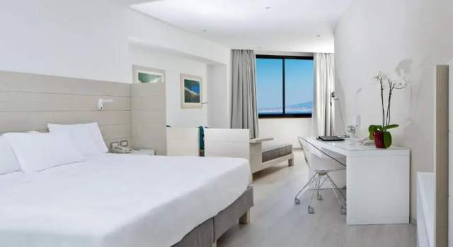 Четырёхместный номер Deluxe с видом на море Hilton Sorrento Palace