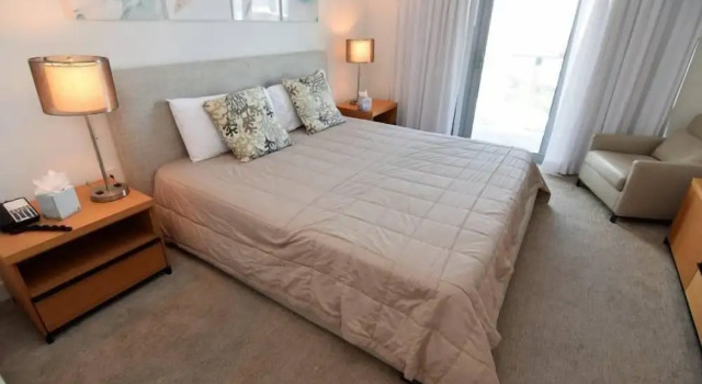 2 Bedroom Unit Across From Ocean @ Beachwalk Resort, Забронировать Курортный отель Курортные отели Халландейл-Бич, Курортный отель