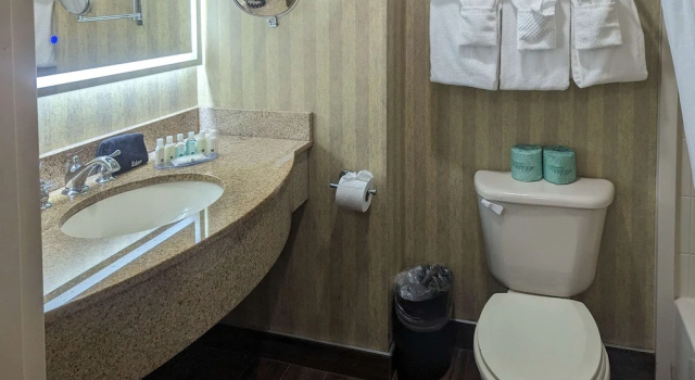 Четырёхместный номер Deluxe Quality Inn & Suites Northampton - Amherst
