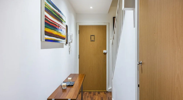 2 Bed Apartment Near Bow Road Station, Забронировать Апартаменты/квартира Отели Лондона с парковкой, рядом с ABBA Arena, Парковка