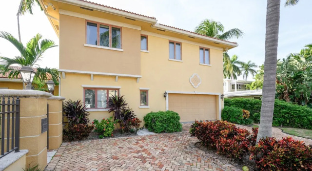 King Of Las Olas Waterway W/ Private Pool & Dock 5 Bedroom Home, Забронировать Отель Отели Форт-Лодердейл 3 звезды, рядом с Bahia Mar Shopping Center, 3*