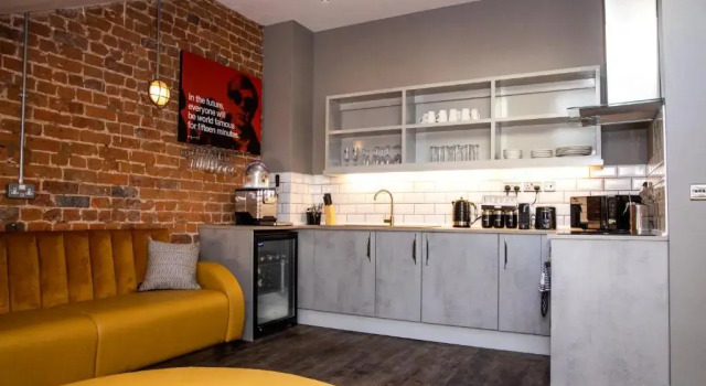 York Street Studios, Забронировать Отель Отели Ливерпуля 3 звезды, рядом с Железнодорожная станция Ливерпуль-Джеймс-стрит, 3*