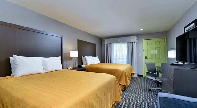 Standard Vierer Zimmer Scottish Inns & Suites