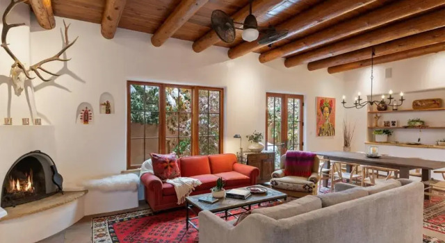 Коттедж с 5 комнатами La Joya - Spacious and Historic Downtown Jewel