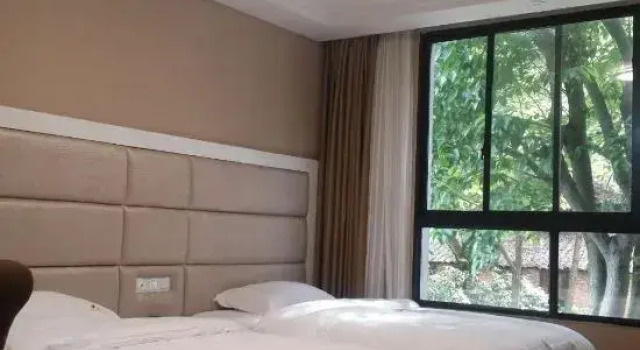 Liuyang Tulip Theme Apartment