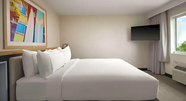 Двухместный люкс с 2 комнатами с балконом и oceanfront Hilton Garden Inn Cocoa Beach Oceanfront
