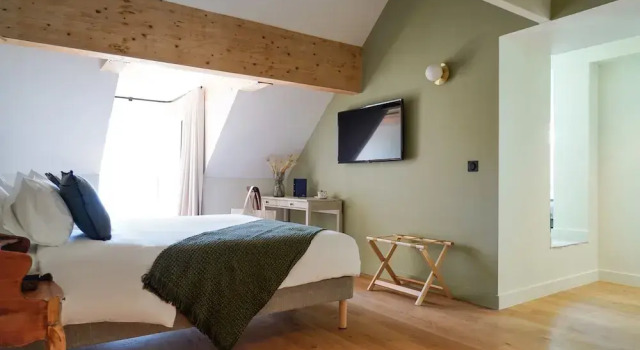 Семейный люкс с балконом Hôtel Le Mouton Bleu