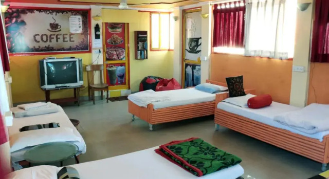 Номер Economy Govind Hotel