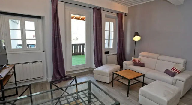 Annecy downtown 55 m2 Apart with big terrace, Забронировать Отель Отели Анси 3 звезды, 3*