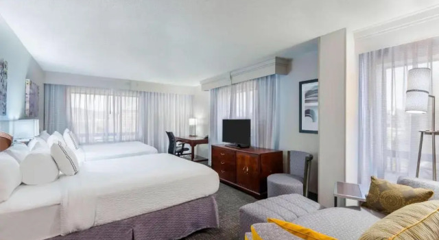 Четырёхместный номер Standard Courtyard by Marriott Chattanooga Downtown
