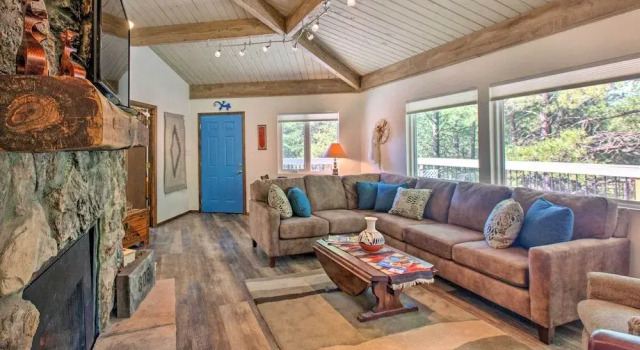 Angel Fire Home w/ Deck ~ 3 Mi to Ski Resort!, Varaa Lomakoti Angel Fire 