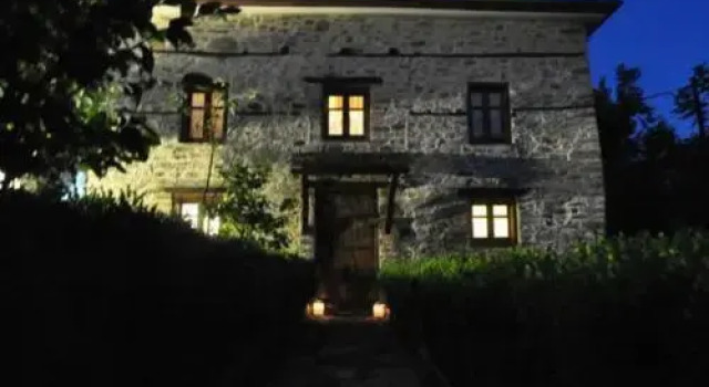 Stone Villa in the Forest, Book Villa Mouresi 