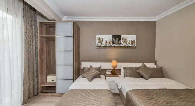 Трёхместный номер Standard Alphonse Hotel