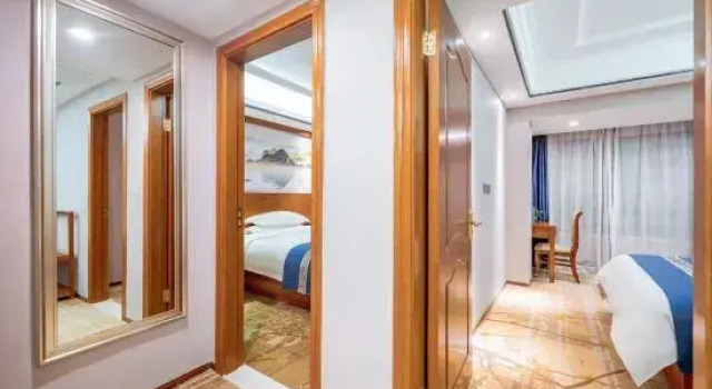 Люкс Superior Huayu Hotel