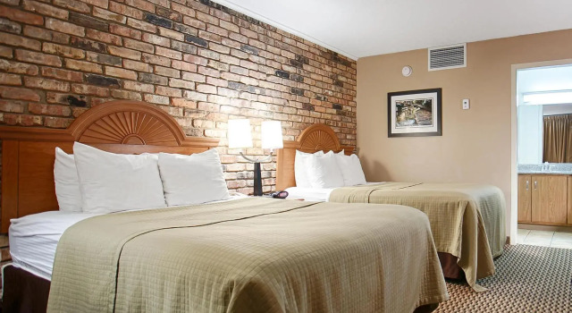 Двухместный номер Standard с видом на бассейн Best Western State Fair Inn