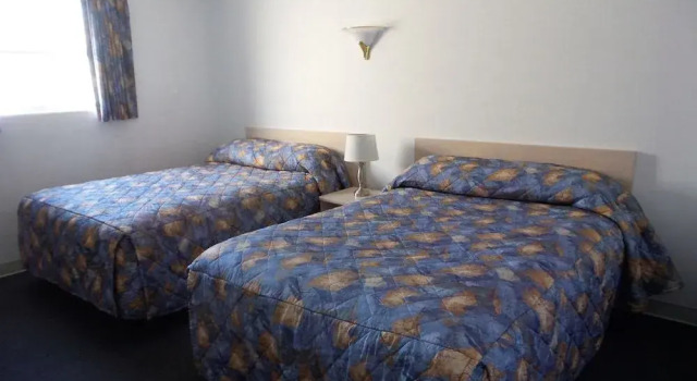 Golden Rail Motel