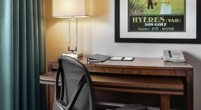 Четырёхместный номер Standard DoubleTree by Hilton Cape Cod - Hyannis