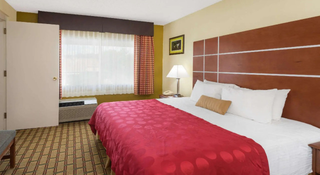 Люкс Ramada by Wyndham Asheville Southeast