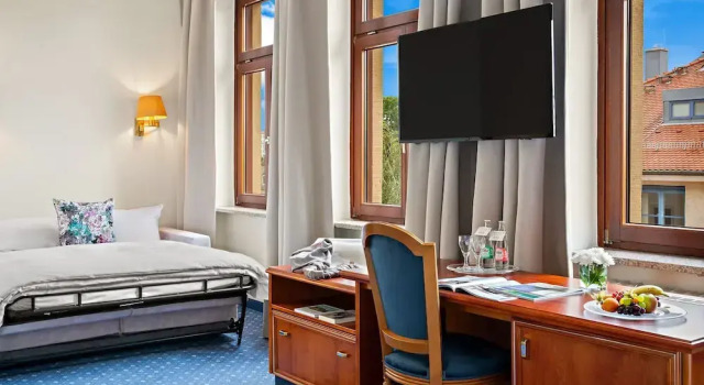 Полулюкс с видом на внутренний двор Hotel Bayerischer Hof Dresden