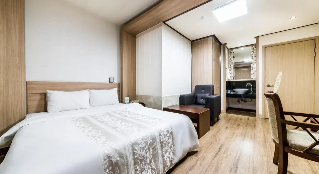 Brown Dot Hotel - Suwon City Hall