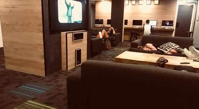 Down Under Hostels - Surfers Paradise, Забронировать Хостел Серферс-Парадайс Голд-Кост, рядом с Серферс-Парадайз-Бич