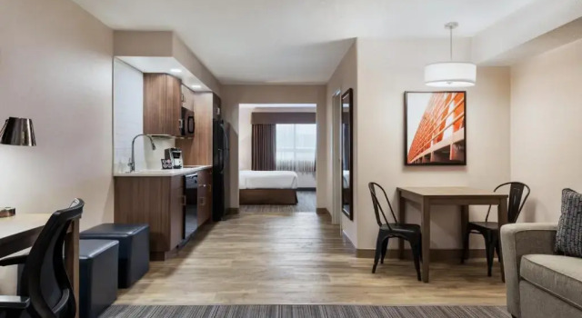 Люкс Canalta Hotel Airdrie