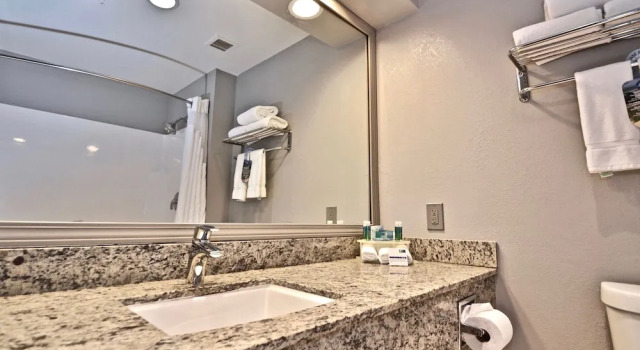 Двухместный номер Standard с видом на город Holiday Inn Express Cleveland Downtown by IHG