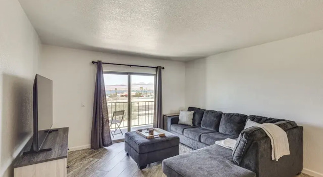 Lake Views & Boat Parking: Condo in Heart of LHC, Забронировать Апартаменты/квартира Отели Лейк-Хавасу-Сити с парковкой, рядом с Пляж Виндзор, Парковка