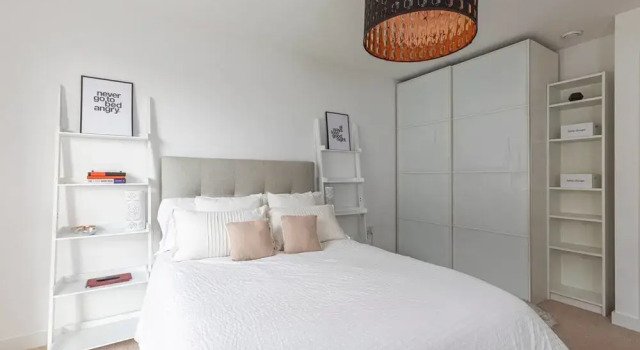 Lovely 1-bed Flat w/ Balcony in Brentford, London, Забронировать Отель Отели Большого Лондона с парковкой, Парковка