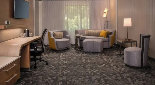 Люкс Courtyard by Marriott Hershey Chocolate Avenue