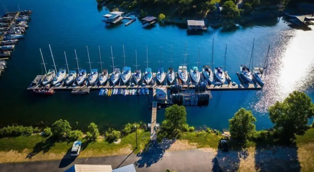 Коттедж Large 6BR Lakefront Home With Private Pool & Views