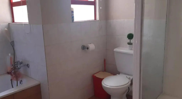 SIPS Holiday Home, Забронировать Отель Отели Маргит с бассейном, Бассейн