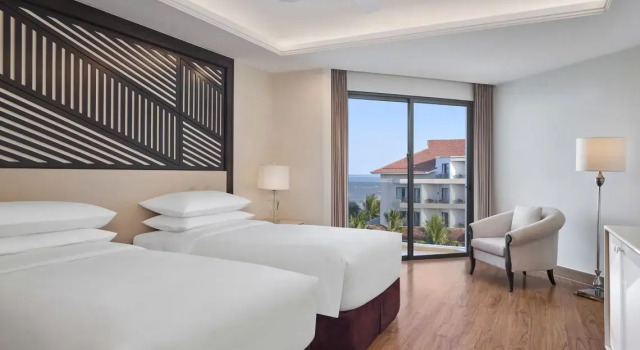 Двухместный номер Deluxe с балконом и с видом на океан Renaissance Danang Hoi An Resort & Spa