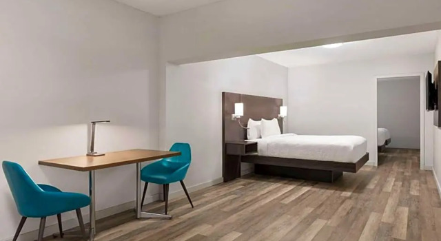 Шестиместная студия Days Inn by Wyndham Saint John