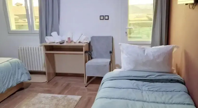 Трёхместный номер Standard с балконом и с видом на горы AUBERGE JOMANA PARK