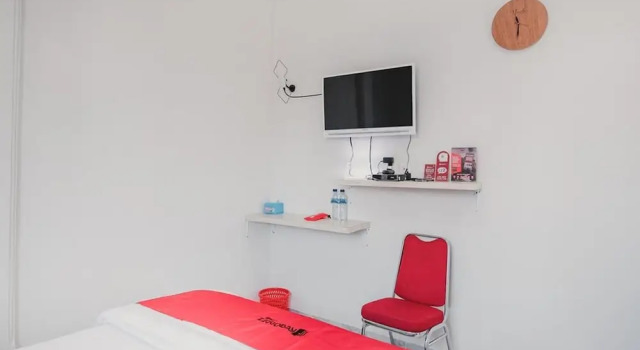 Narada Homestay by RedDoorz, Prenota Hotel Hotel a Sumatra con parcheggio, Parcheggio