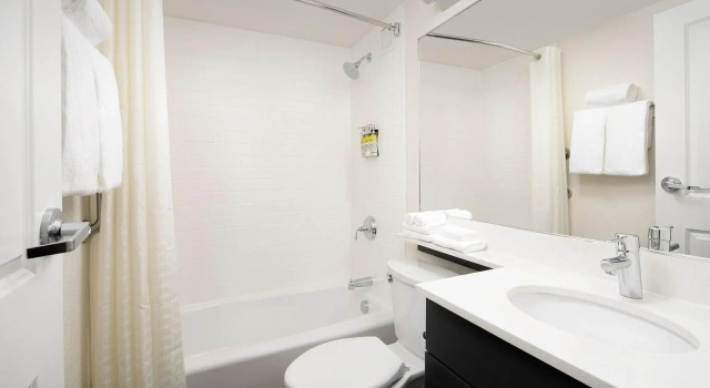 Четырёхместный люкс Candlewood Suites Alexandria West by IHG
