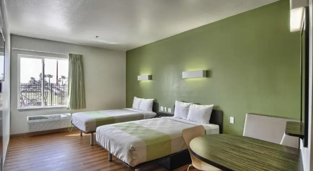 Четырёхместный номер Standard Motel 6-Weslaco, TX