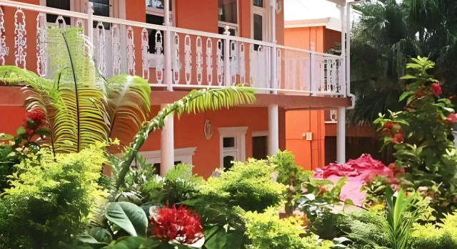 Sicas Guest House - The Loft, Забронировать Гостевой дом Отели Дурбана с бассейном, рядом с Life Entabeni Hospital, Бассейн
