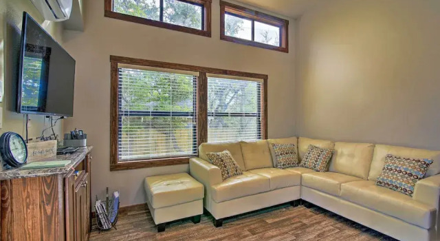 Fredericksburg Cottage ~ 1 Mile to Main Street!