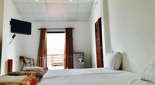 Трёхместный номер Standard с балконом Golden Bee Homestay