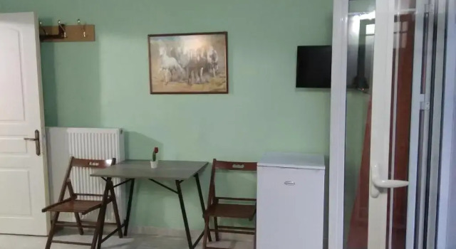 Valta's Room 3, Book Hotel Paleros 